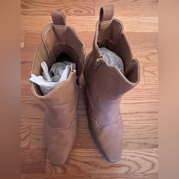 Dolce Vita tan leather boots. Size 8. Brand new with box. - Picture 3 of 8